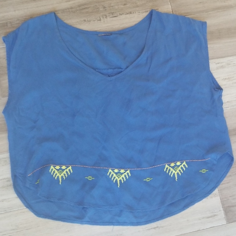 Semi Crop Deep V Neck - Picture 3 of 5